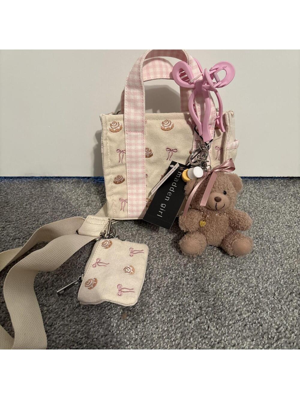 Madden girl Light Pink Embroidered Tote bow Cinnamon Bun With Charms NWT